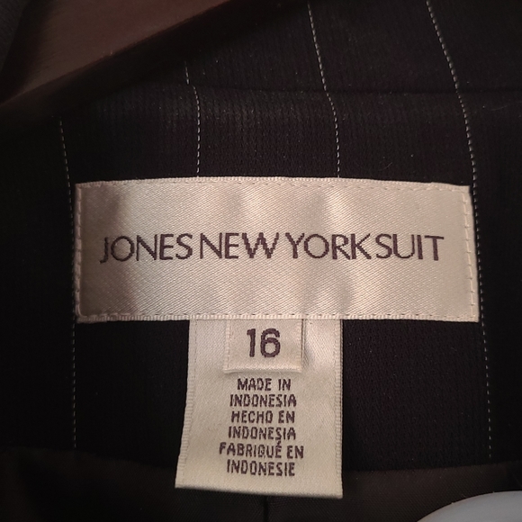 Jones New York Pantsuit - Picture 2 of 4